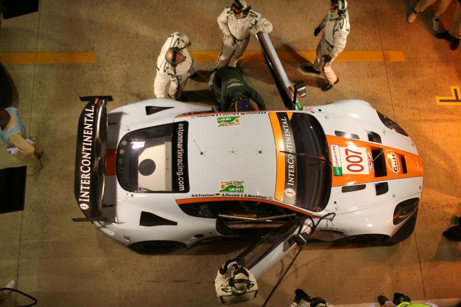  Aston Martin DBR9 Gulf Oil Livery 2008 года  (фото 21 из 26)